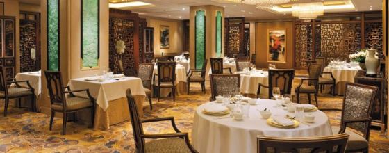 Une des salles du restaurant Shang Palace au Shangri-La à Paris. (Crédit : Shangri-La)